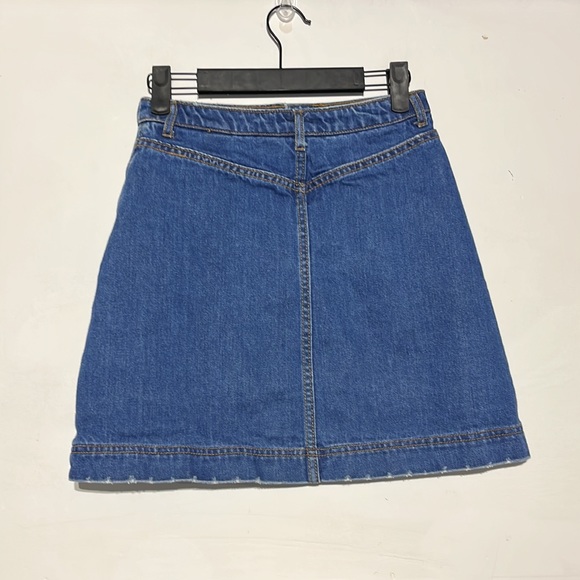 H&M Medium Wash Semi Distressed Hem Button Down Denim Mini Skirt Size 4 - Picture 3 of 6